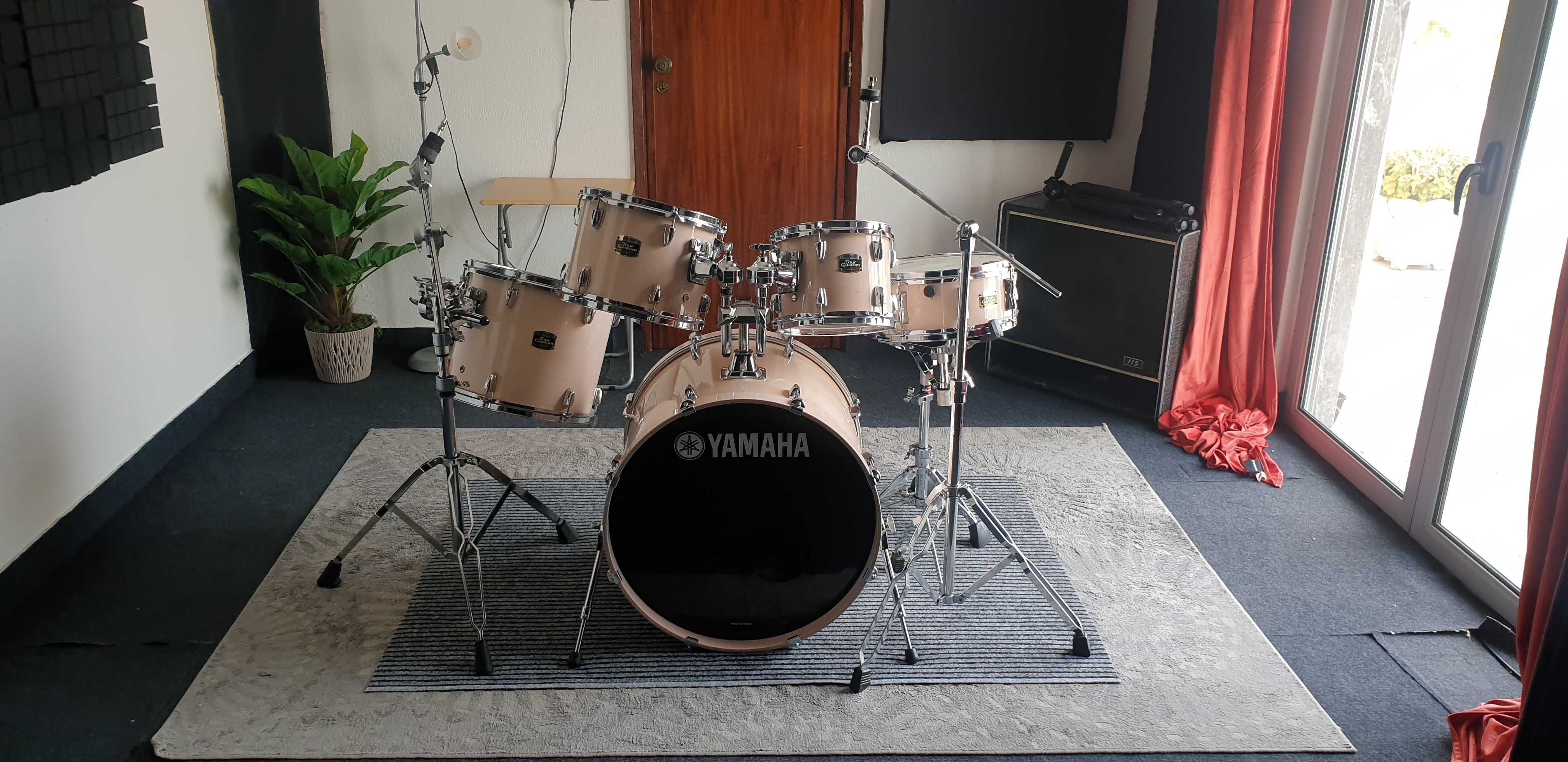 Bateria Yamaha Tour Custom Air-Seal Maple Shell 22"