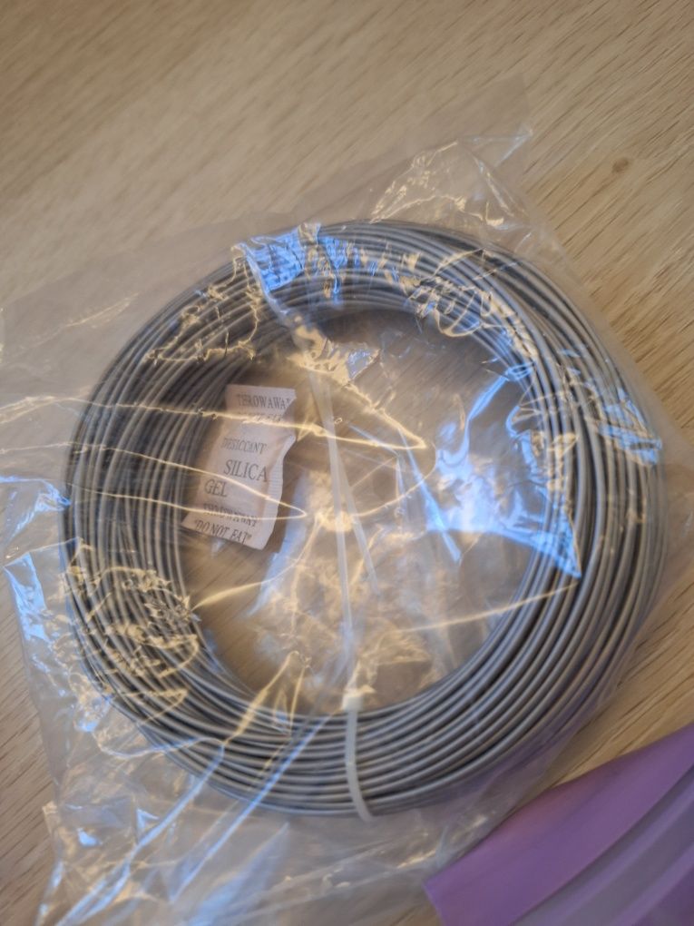 Próbki i resztki filamentu do drukarki 3D