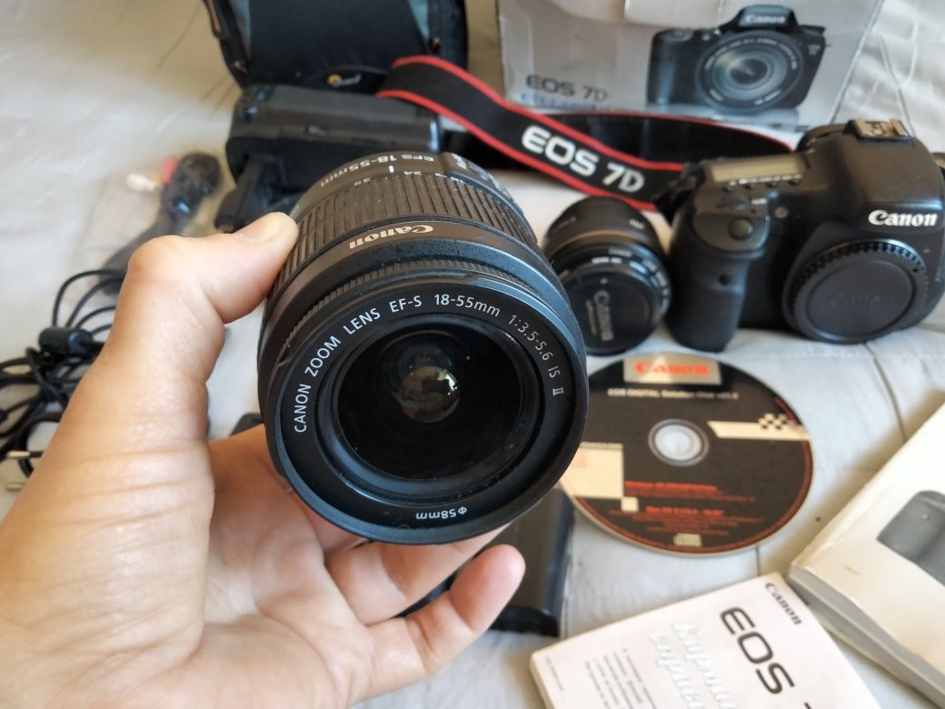 Професійний фотоапарат Canon EOS 7D дзеркальний + два об'єктива