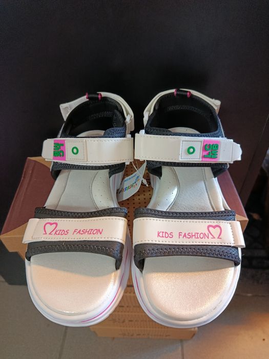 Sandały dziewczęce