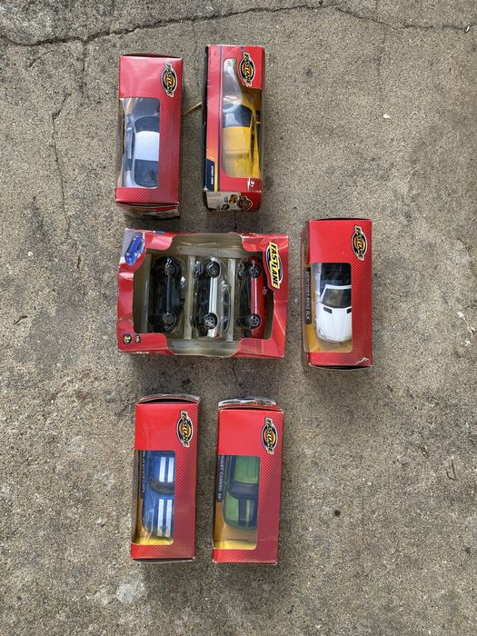 Lote de carrinhos de coleção/brincar - na caixa