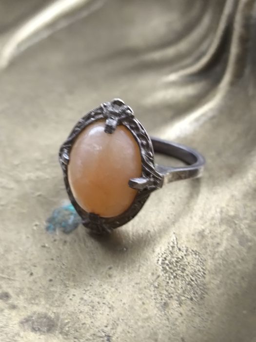 Stary srebrny pierścionek z miodowym oczkiem . Vintage