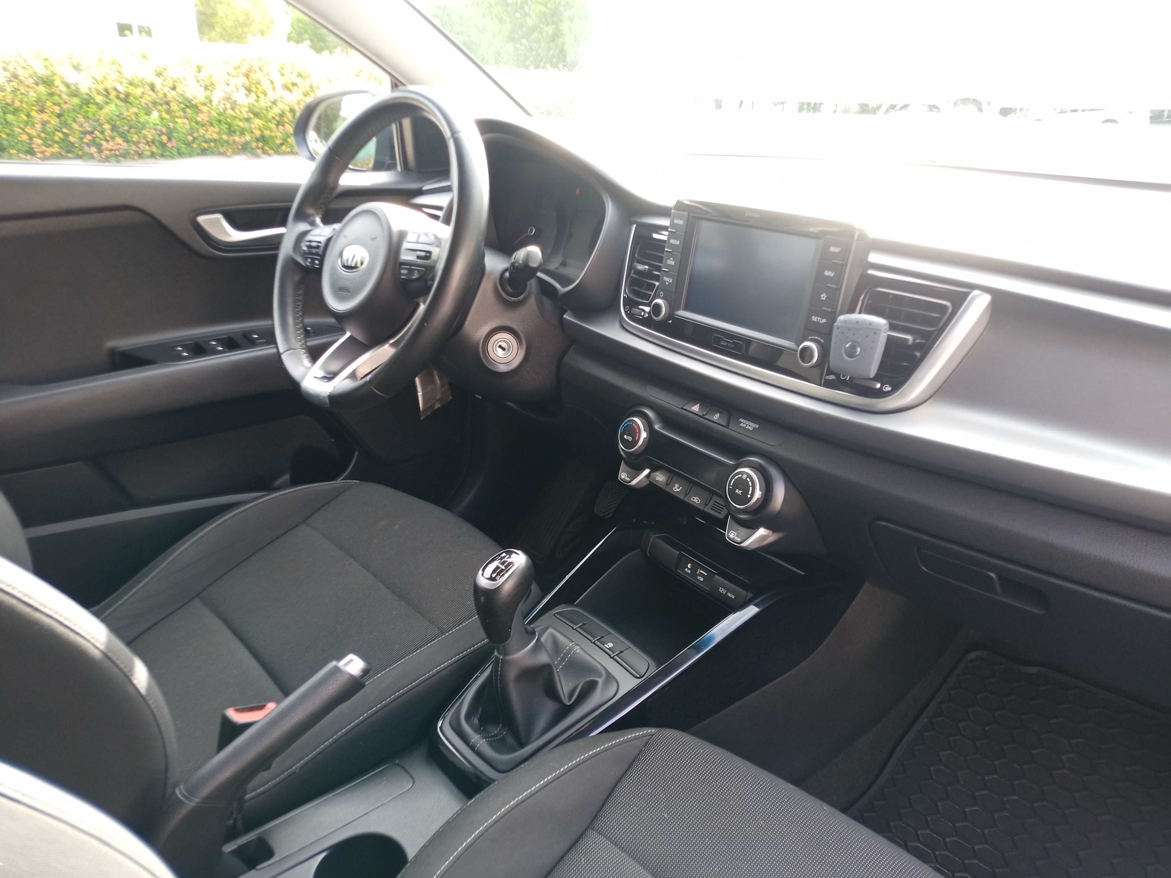 Kia Rio 1.4 90cv - 2018 - Cinza Escuro - Económico e Fiável