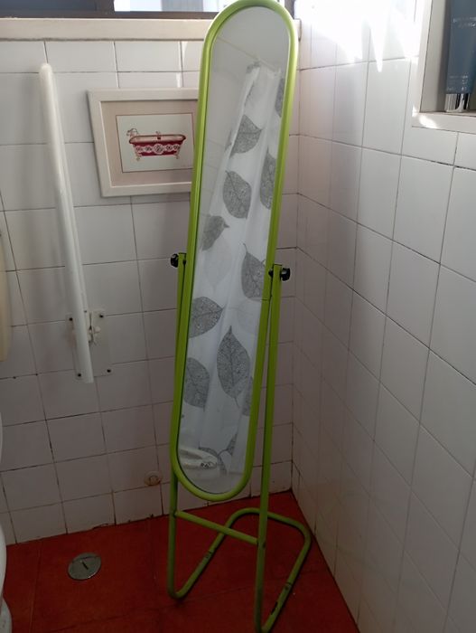 Espelho de pé cor verde