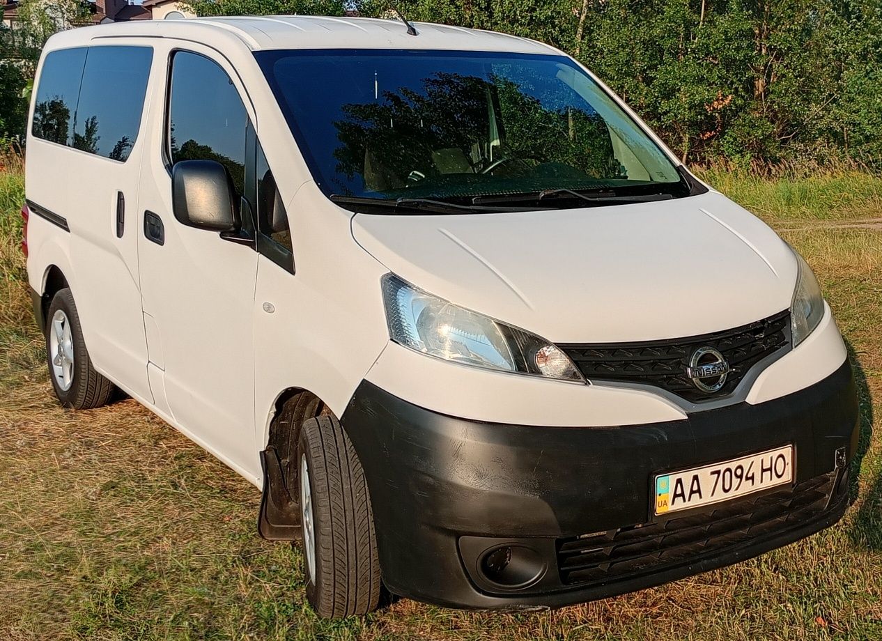 Nissan NV200 2011