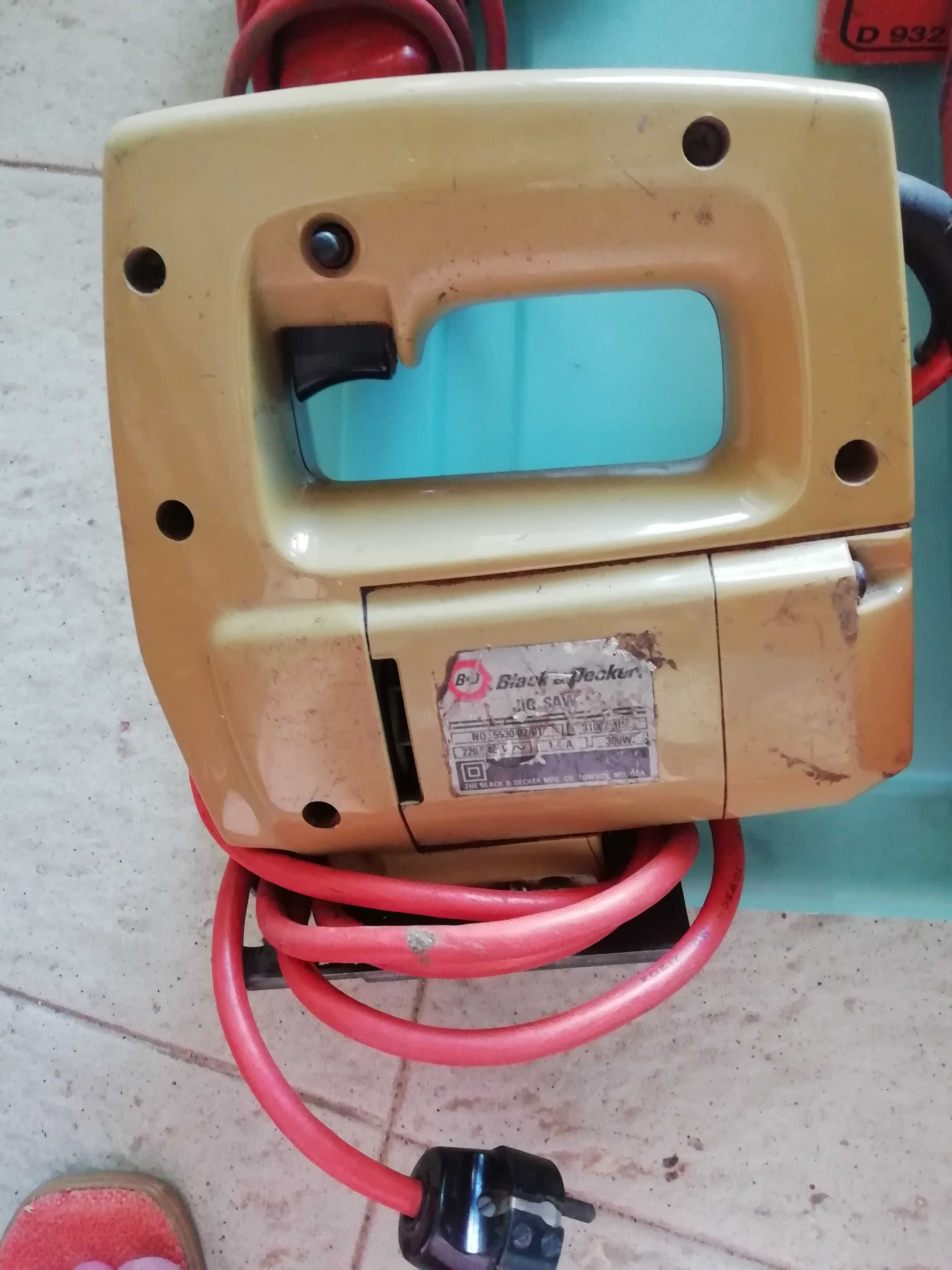Berbequins x2 Black & Decker e seus acessórios nas caixas com manuais