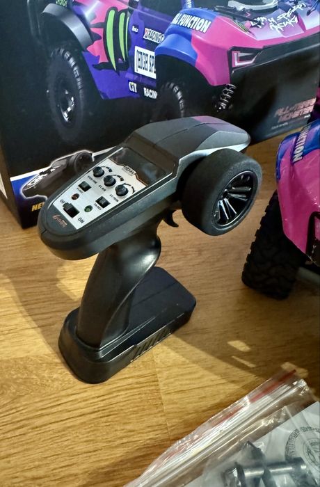 Model RC JJRC C8826 Short Course 1:10 4x4 –RTR, bateria, pilot, led