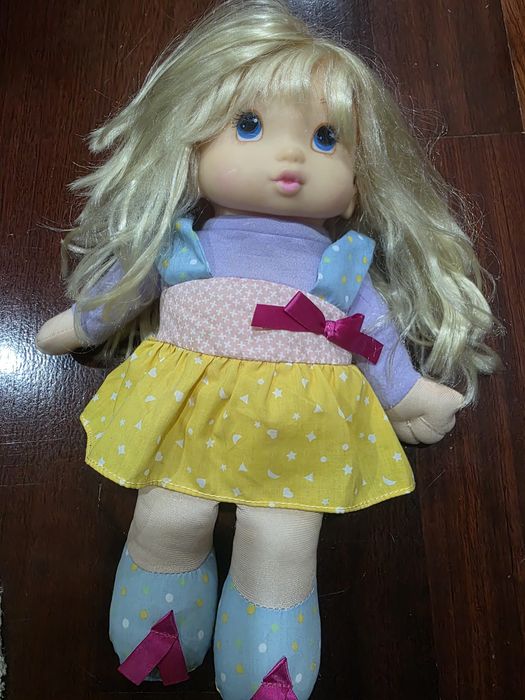 Boneca Katia beijinhos