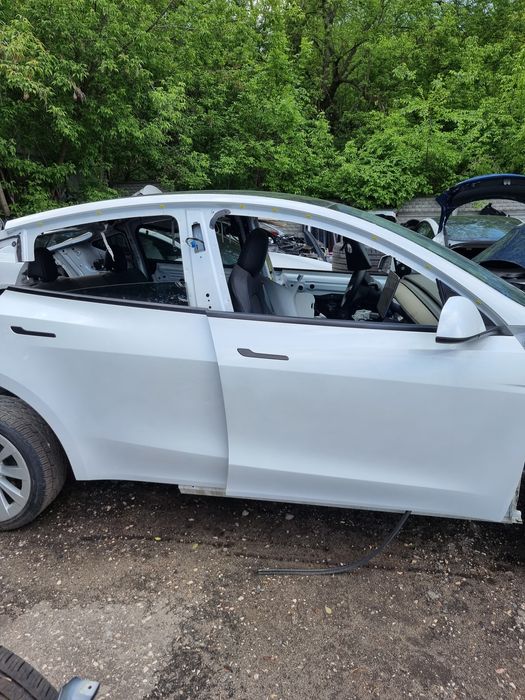 Продам двері передні задні Tesla 3 Y S