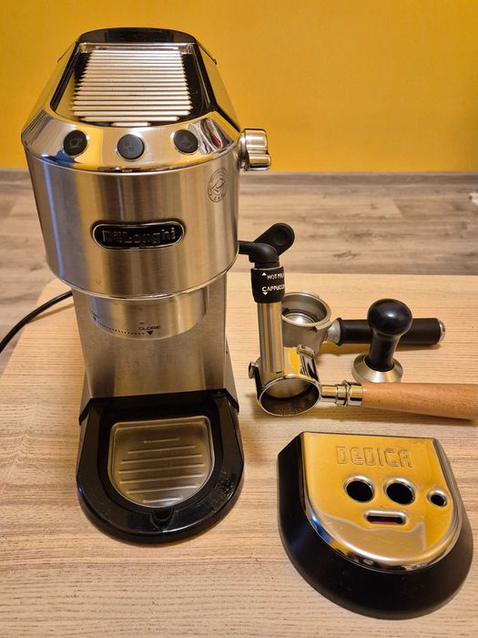 Ekspres ciśnieniowy kolbowy DELONGHI EC685-M Dedica Style