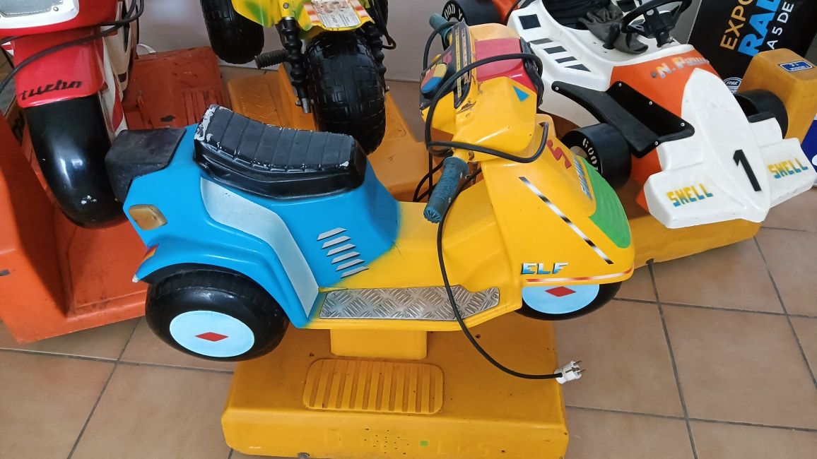 Balanceador infantil com moedeiro