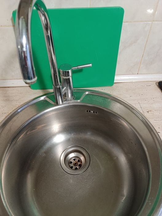Продам кухонную мойку с краном