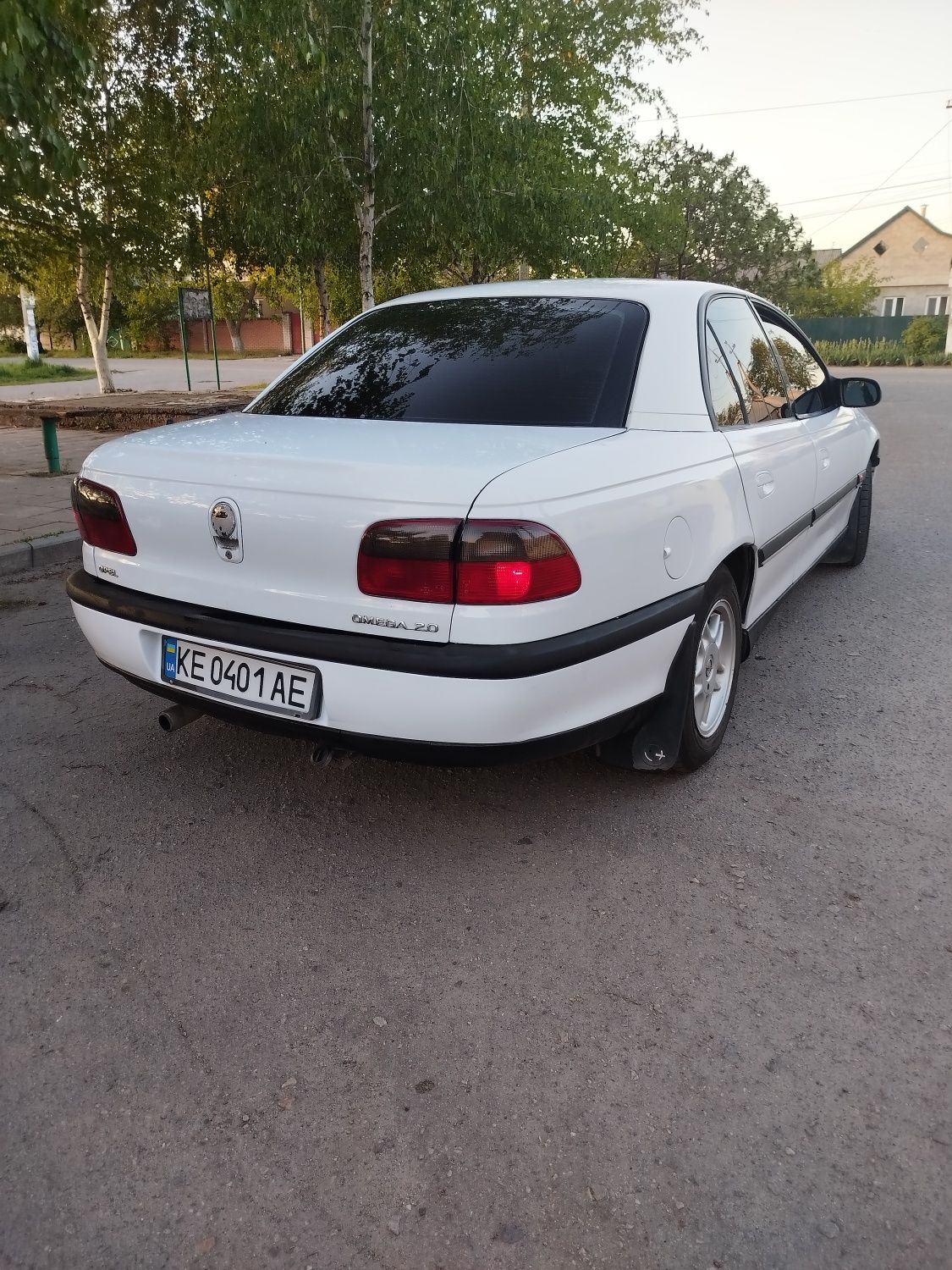 Продам Opel Omega B 2.0 в гарному стані, сів і поїхав.