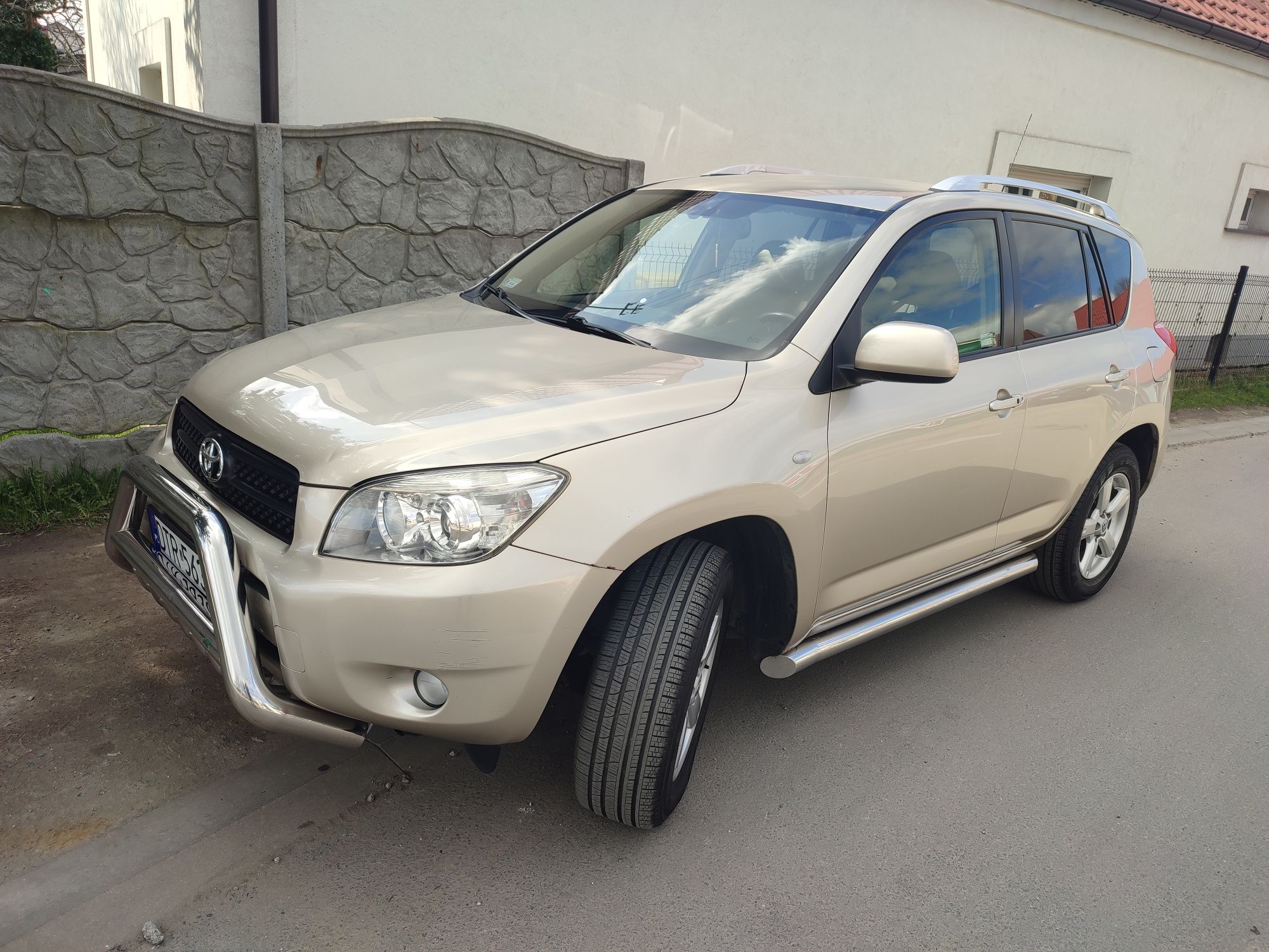 RAV4 benzyna,salon Polska