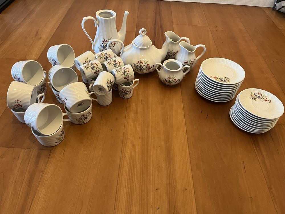 Conjunto de louça para cha e ou café em porcelana Quinta Nova
