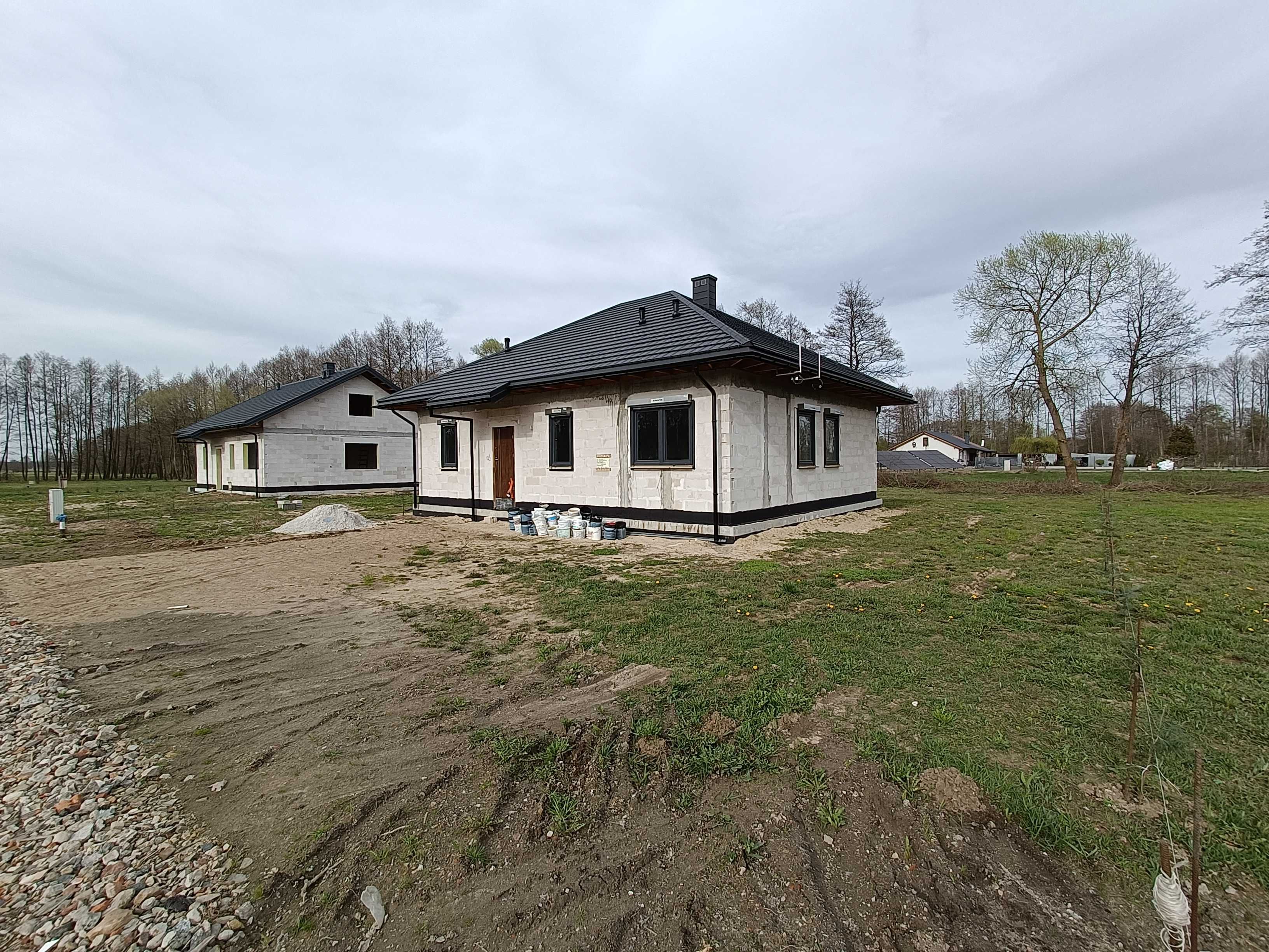 Nowy dom 313/4 w stanie surowym zamkniętym (Chełmno - Klamry)
