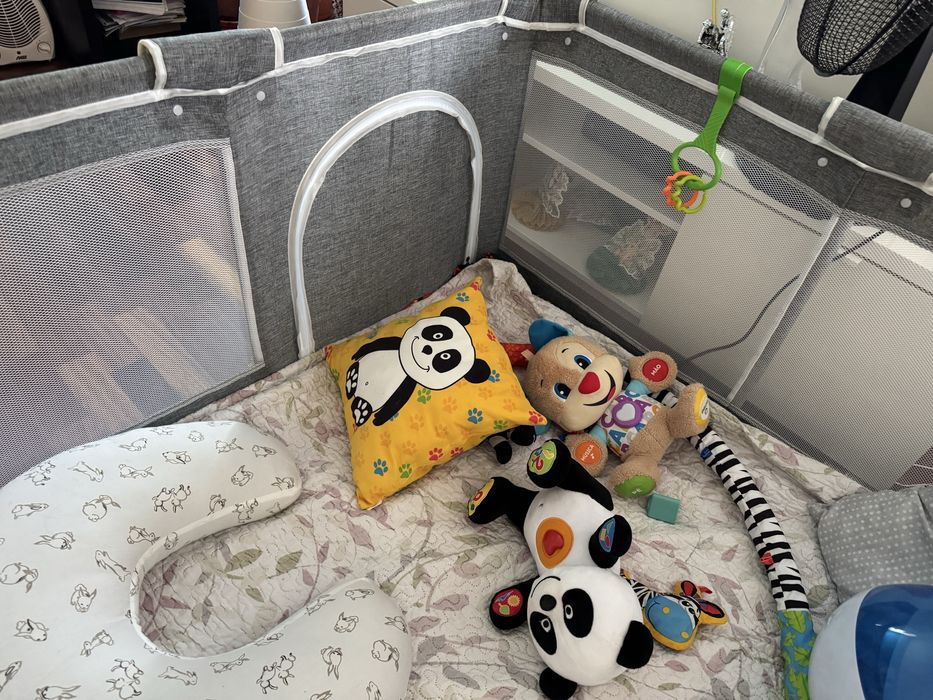 Parque infantil para criança como novo