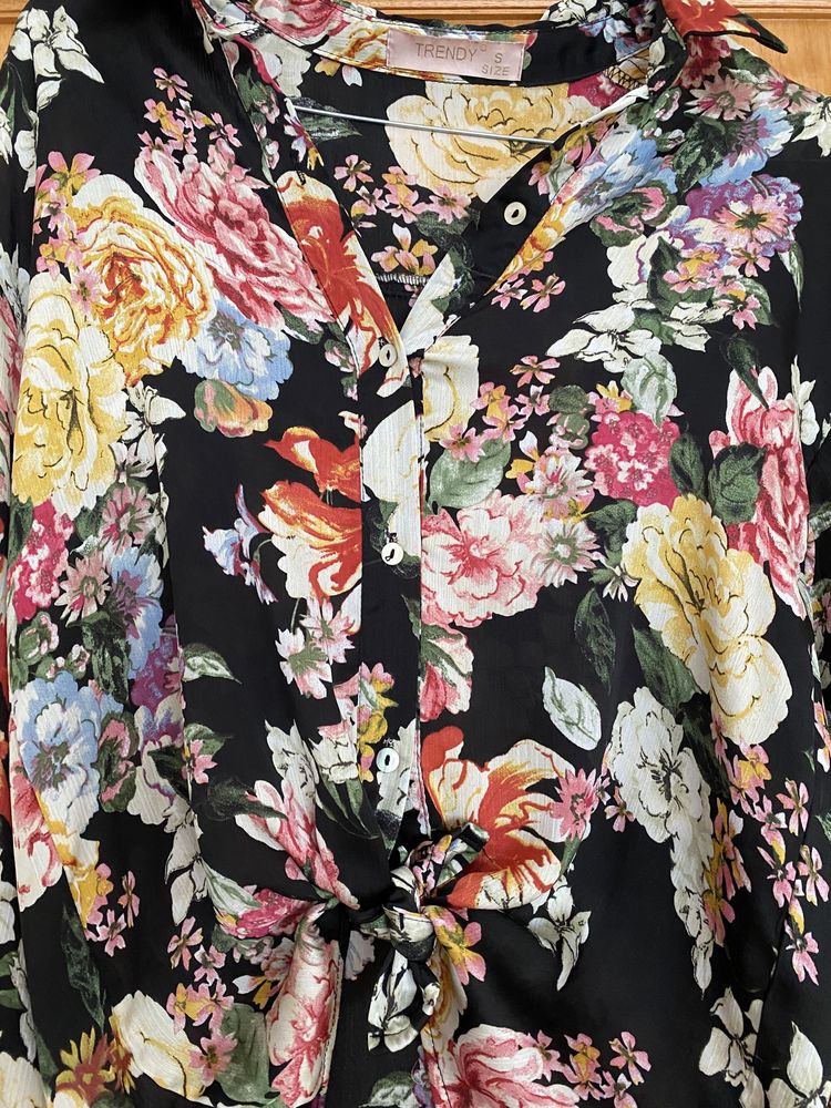 Blusa com padrao flores