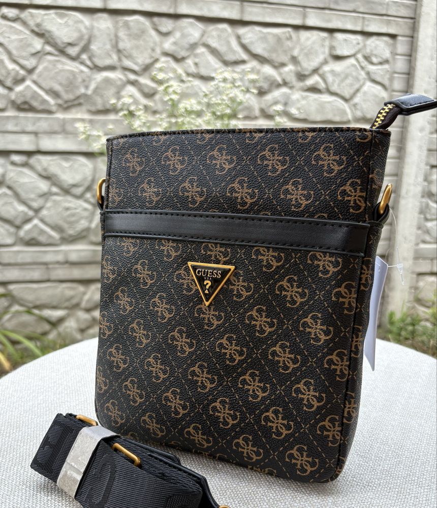 Стильна чоловіча сумка Guess