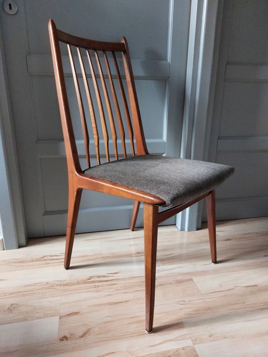 krzesło vintage marki Casala drewniane tapicerowane