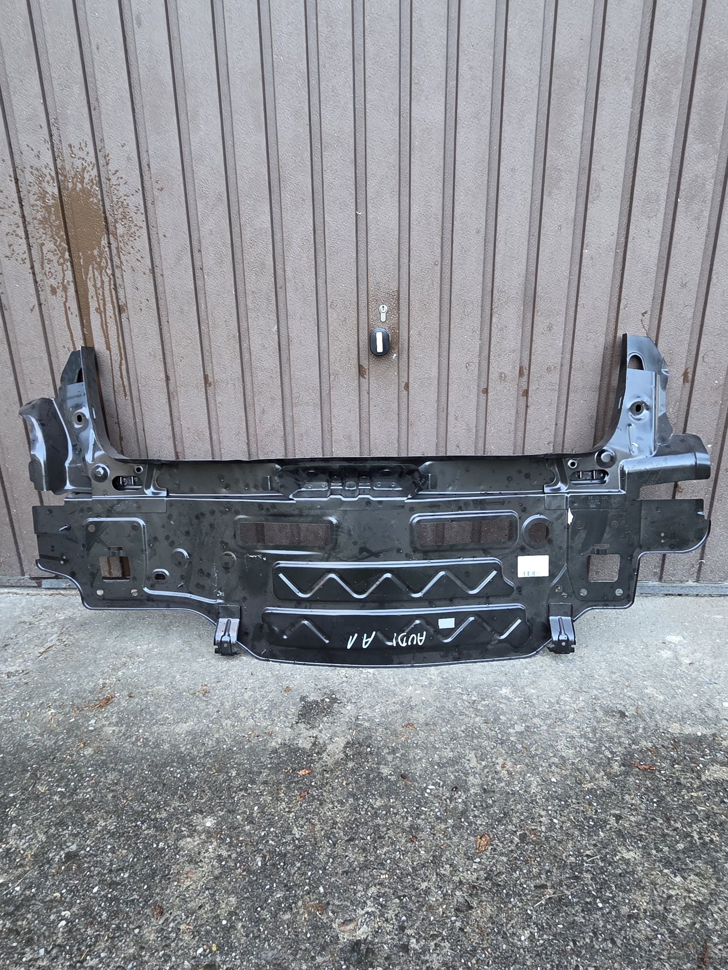 Tylni pas ściana Audi A1 S1 2 ll 82A 82G 18-24 rok