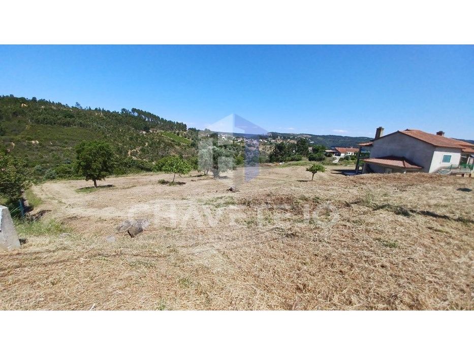 Terreno com viabilidade de construção, perto da Albufeira de Castel...