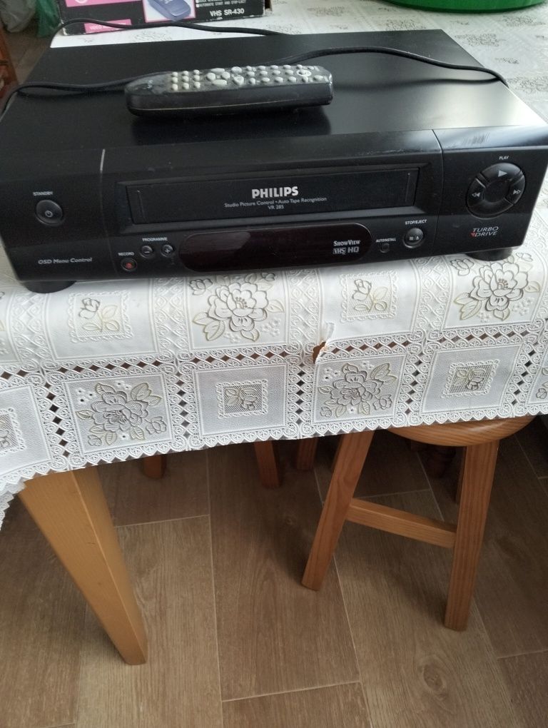 Vídeo de Cassetes VHS e Rebobinador de Cassetes
