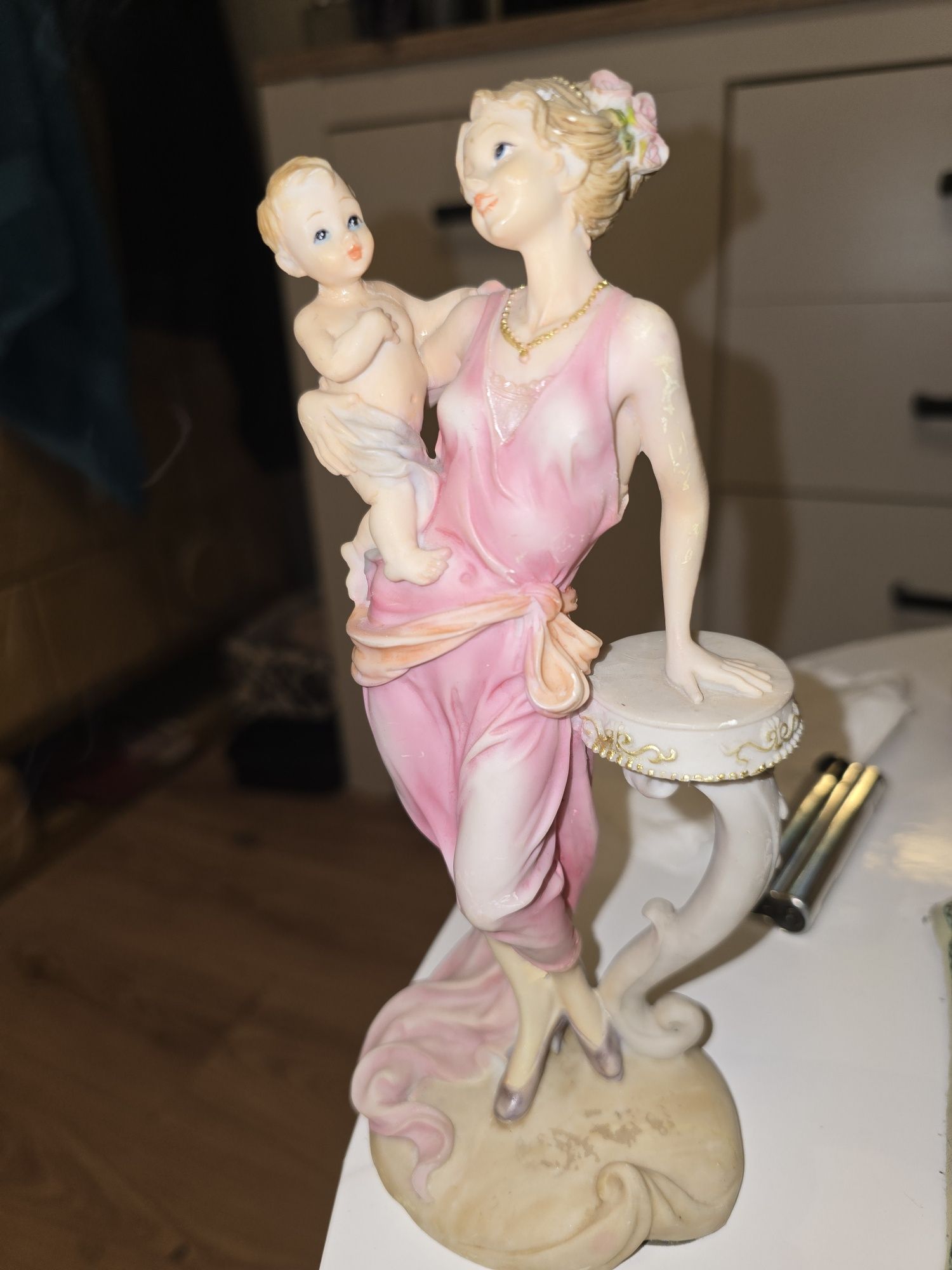 Figurka queen Isabel  Dama z Dzieciątkiem