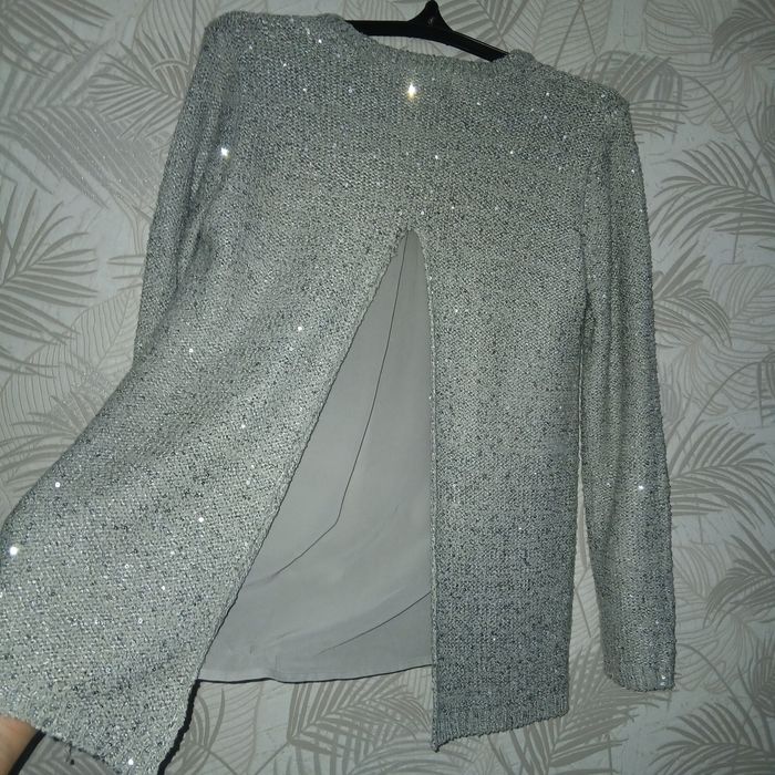 Жіночий светр в паєтку