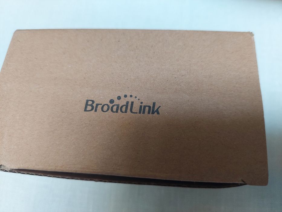 Interruptor/ tomada broadlink WiFi - domótica
