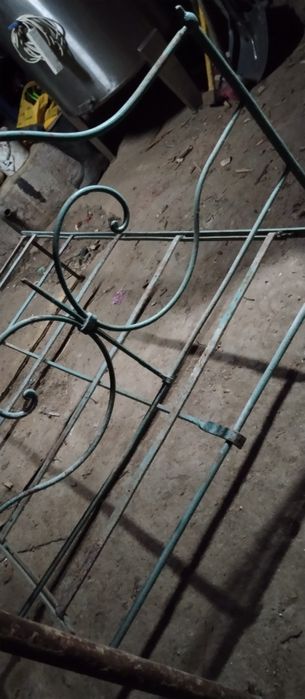 Cama de ferro solteiro