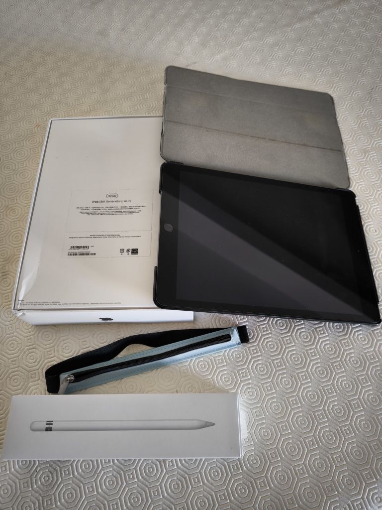iPad 32GB 8th Generation + Apple Pencil
