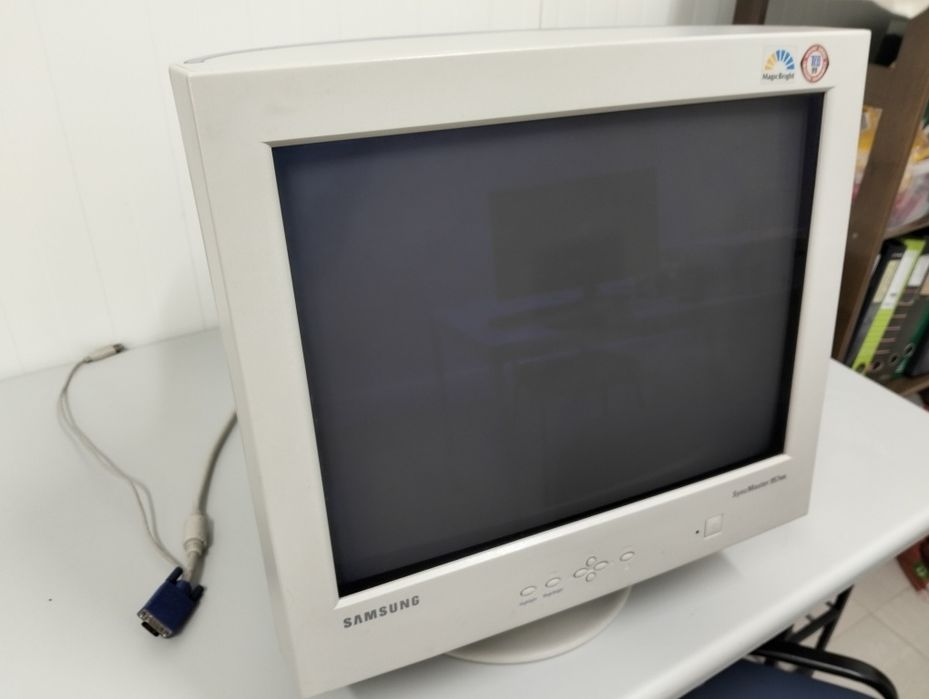 Monitor CRT syncmaster 957MB