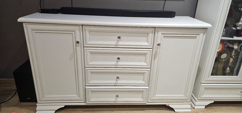 Zestaw  mebli pokojowych