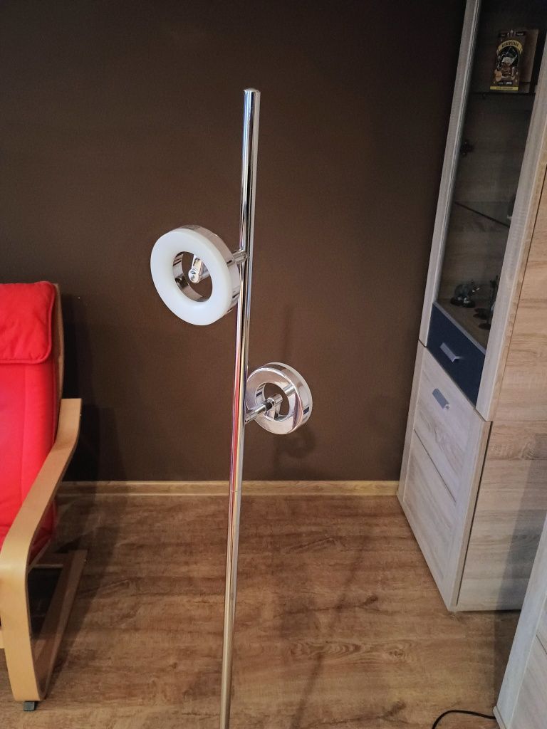 Lampa podłogowa LED
