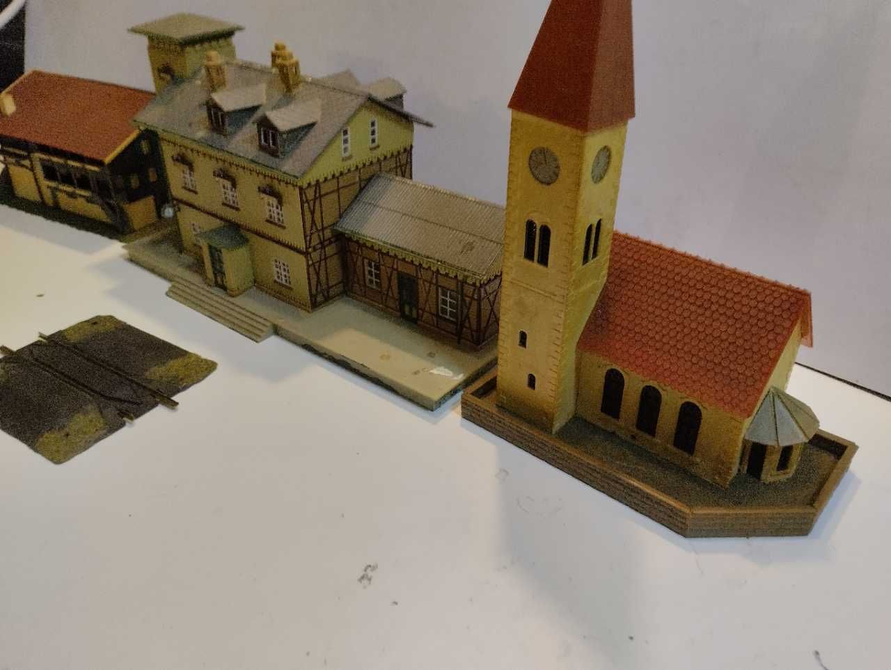 Zestaw domków na makietę diorama kościół dworzec  Skala H0 /2