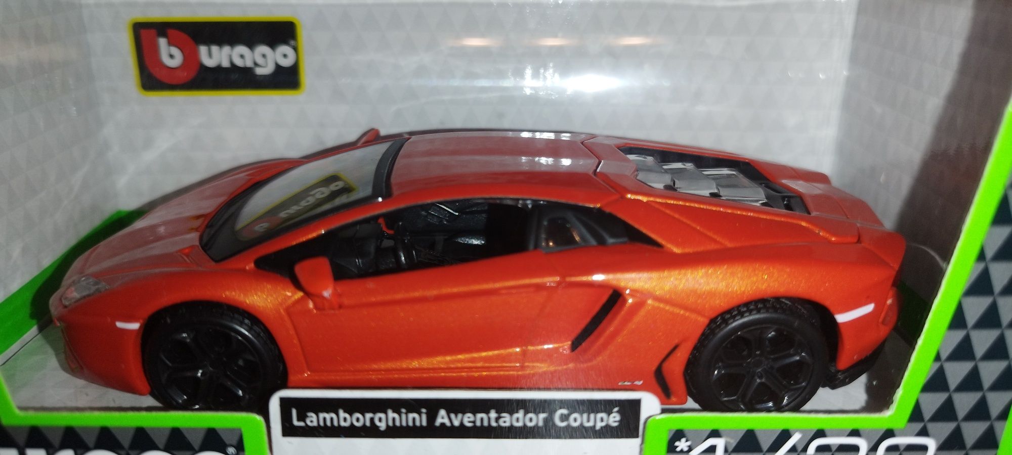 Bburago Lamborghini Aventador Coupé, w skali 1:32.