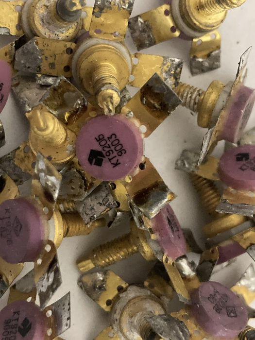 Продам транзисторы кт920Б цена240грн