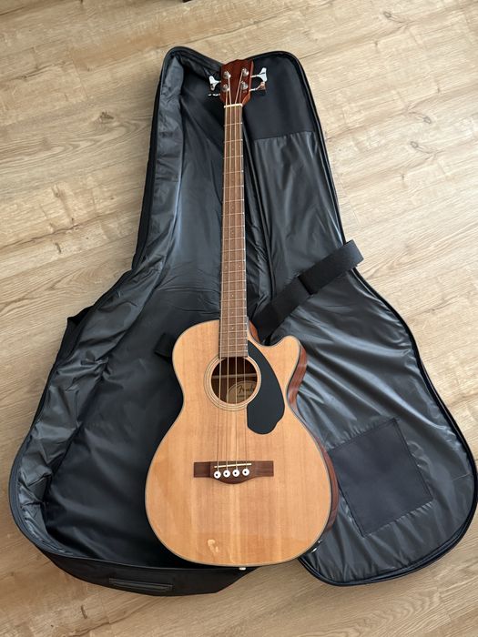 baixo semi acustico fender