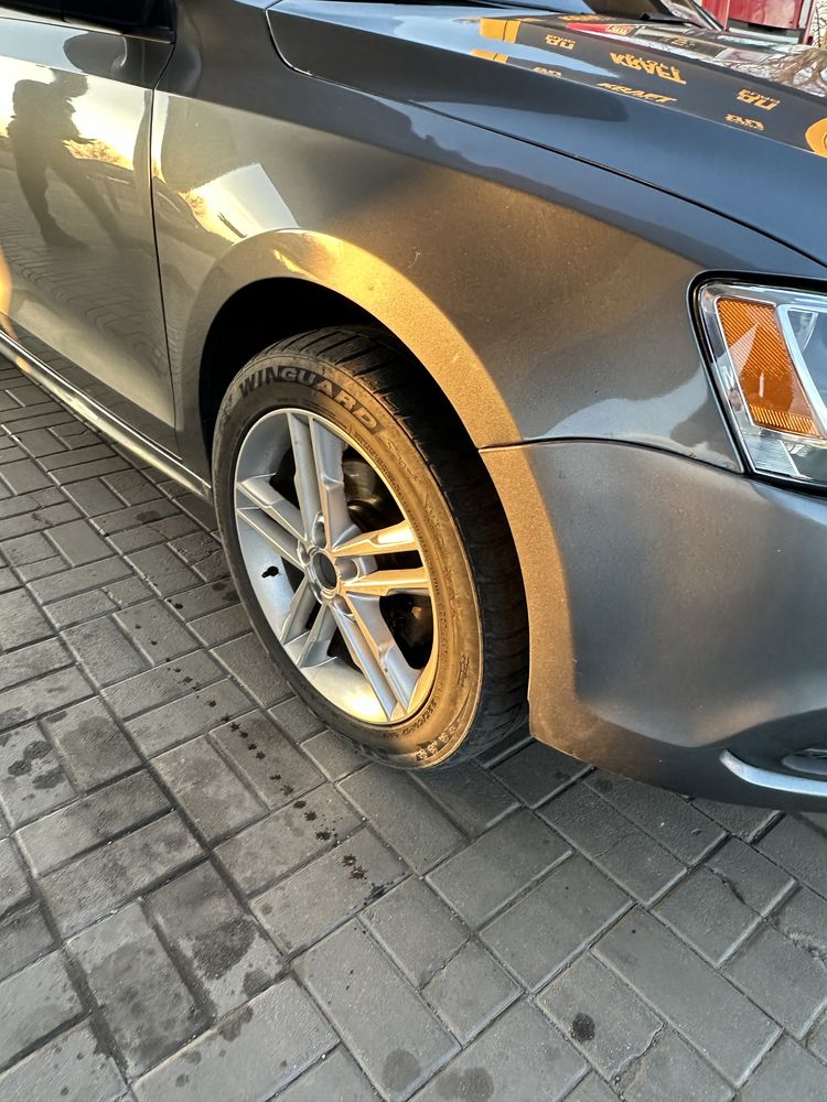 Volkswagen Jetta 2,5, максимальна комплектація