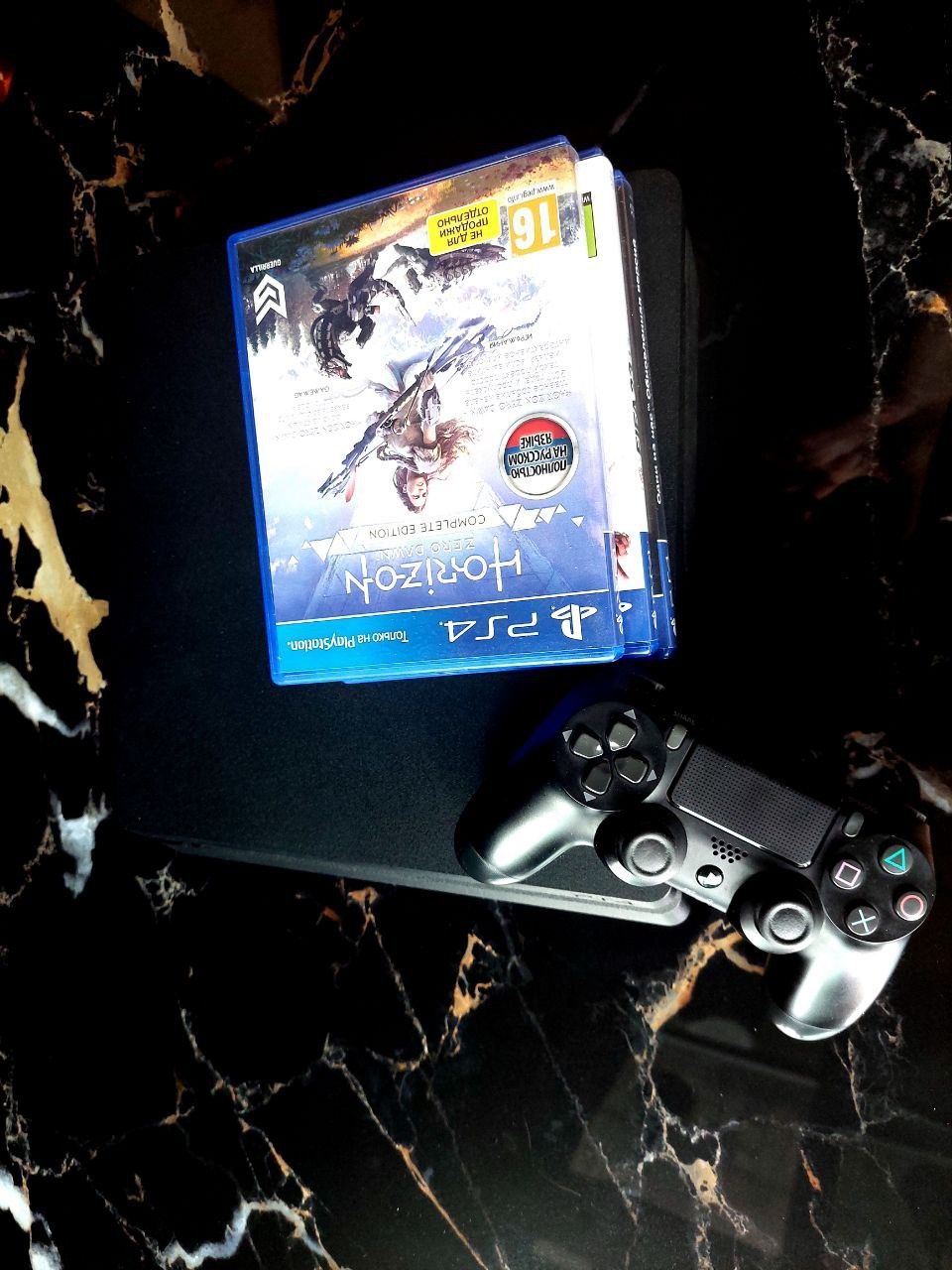 Продам игровую приставку Sony Playstation 4 Slim
