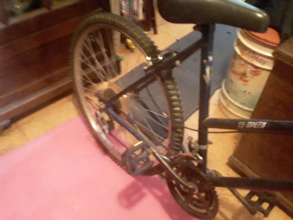 Bicicleta usada com marcas de uso