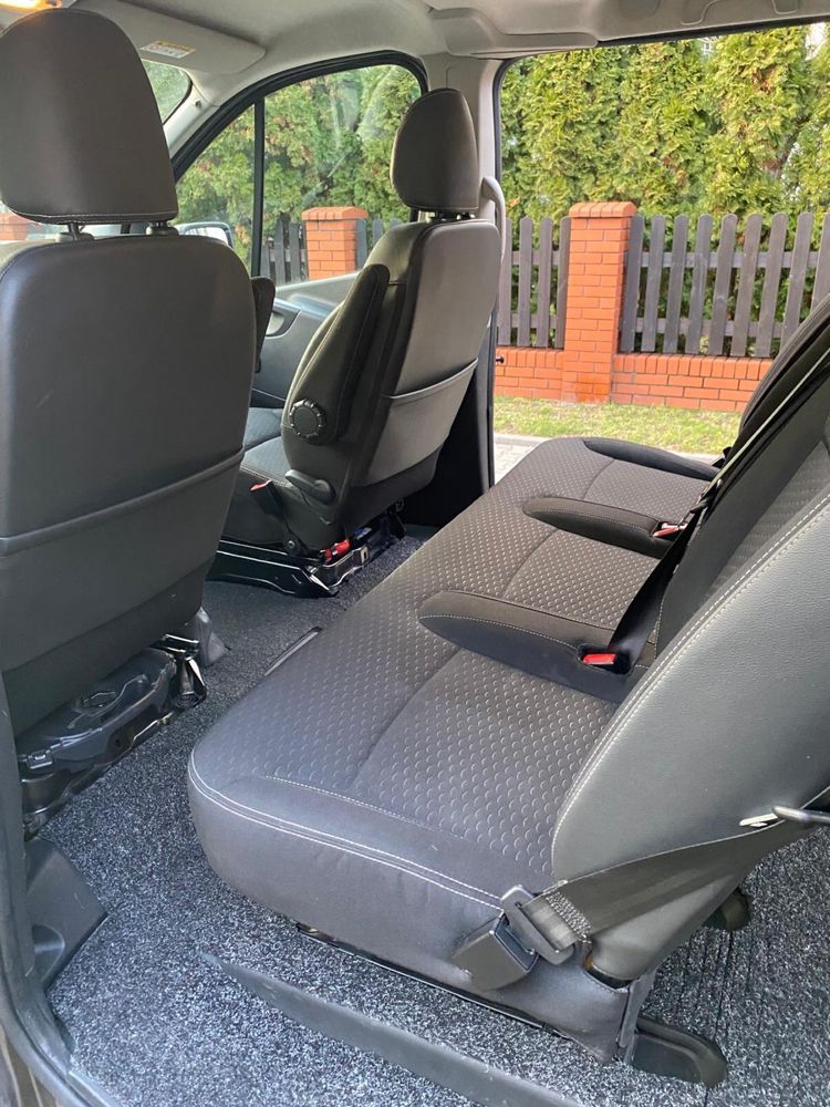 Sprzedam busa Opel Vivaro, Kombi Edition L2H1, wersja long, 2,9t, 8-os