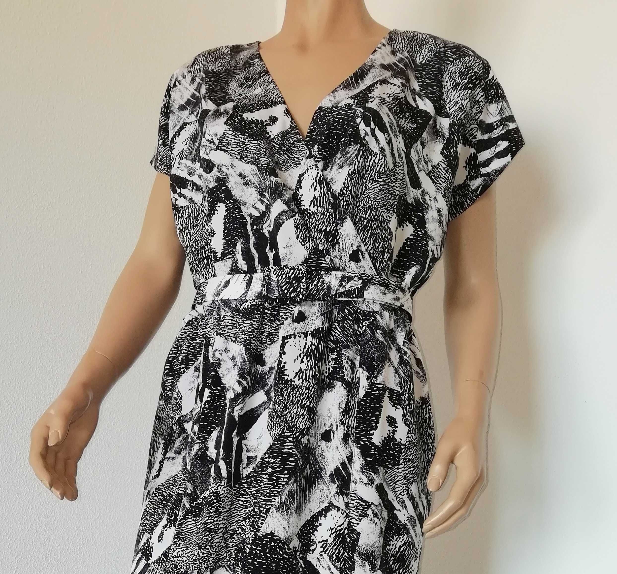 Vestido com cinto da marca Dali