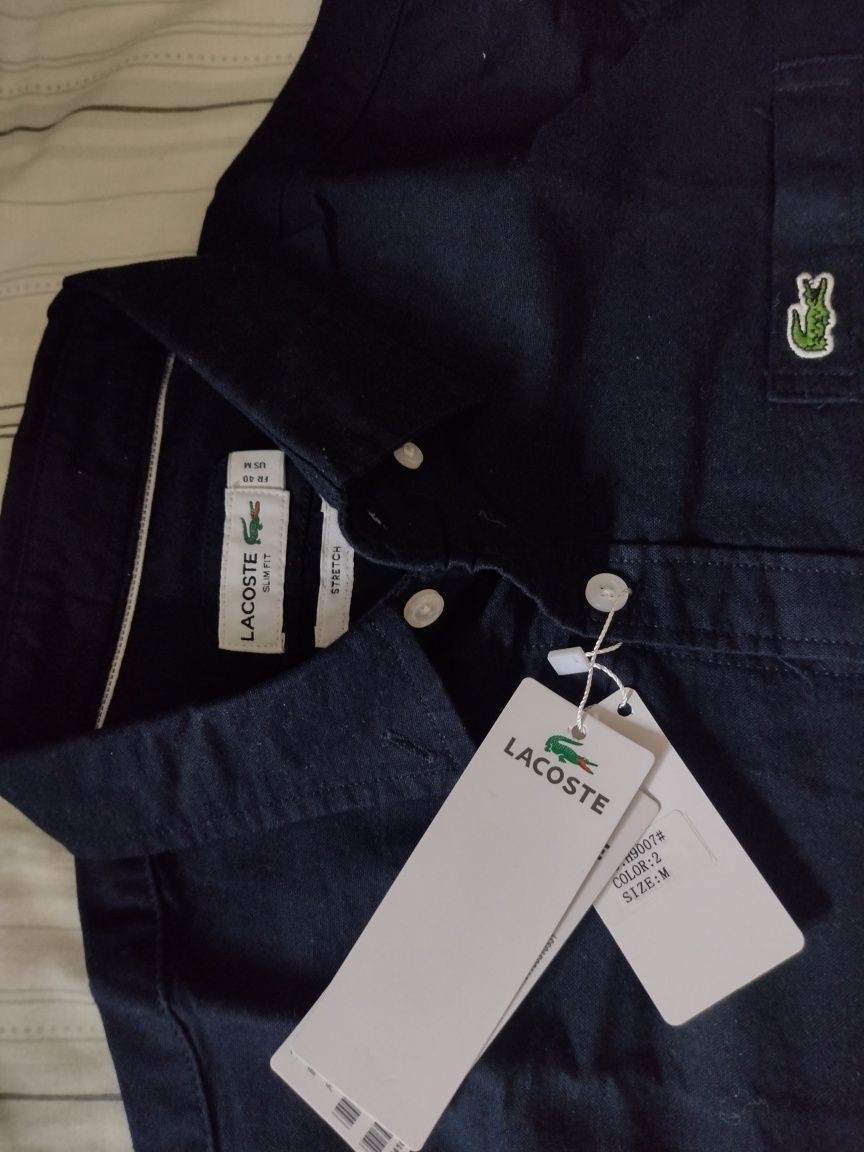 Camisa  Lacoste.