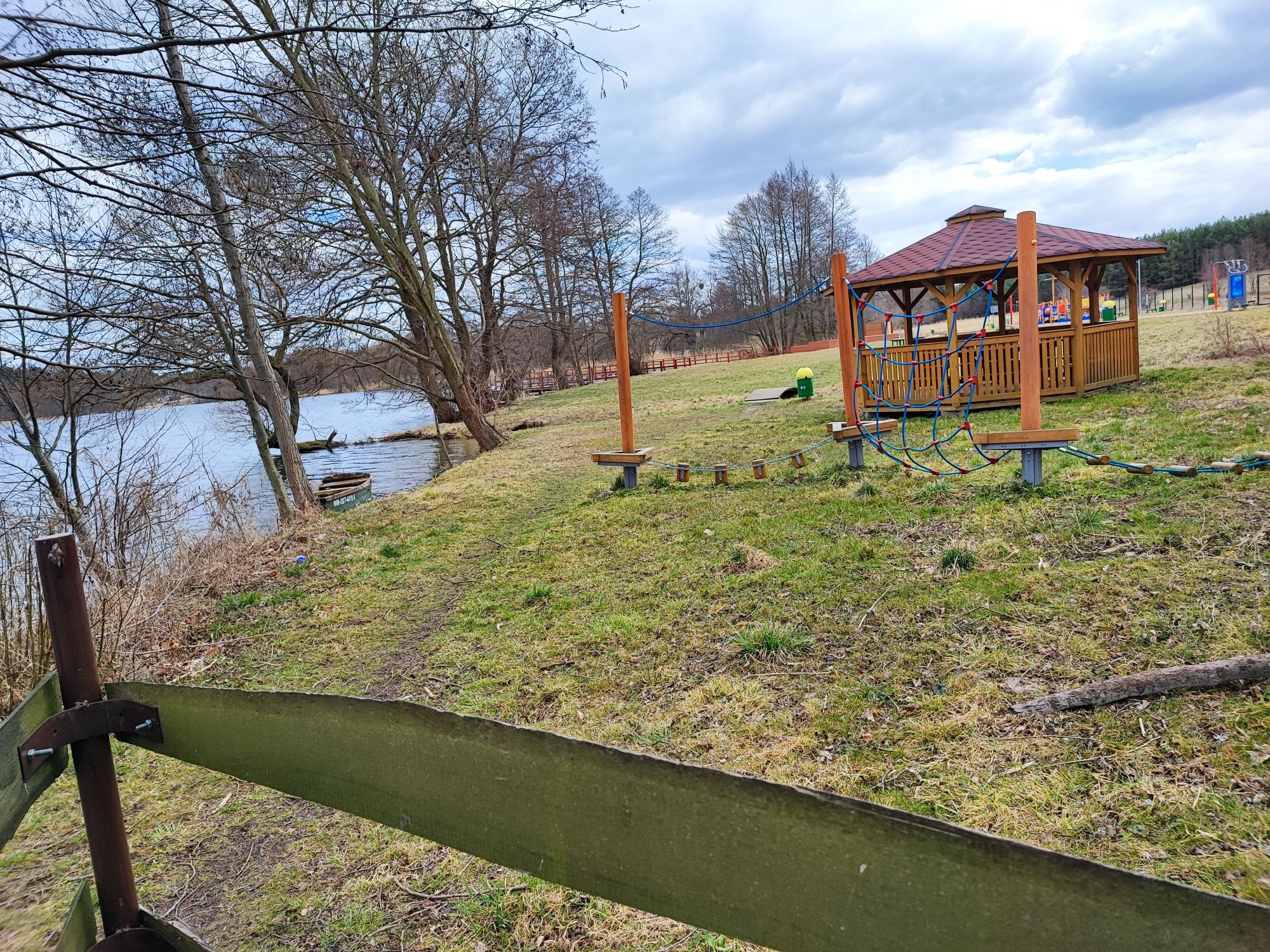 Domki z linią brzegową#jezioro# pomost#sprzęty wodne#sauna#jacuzzi