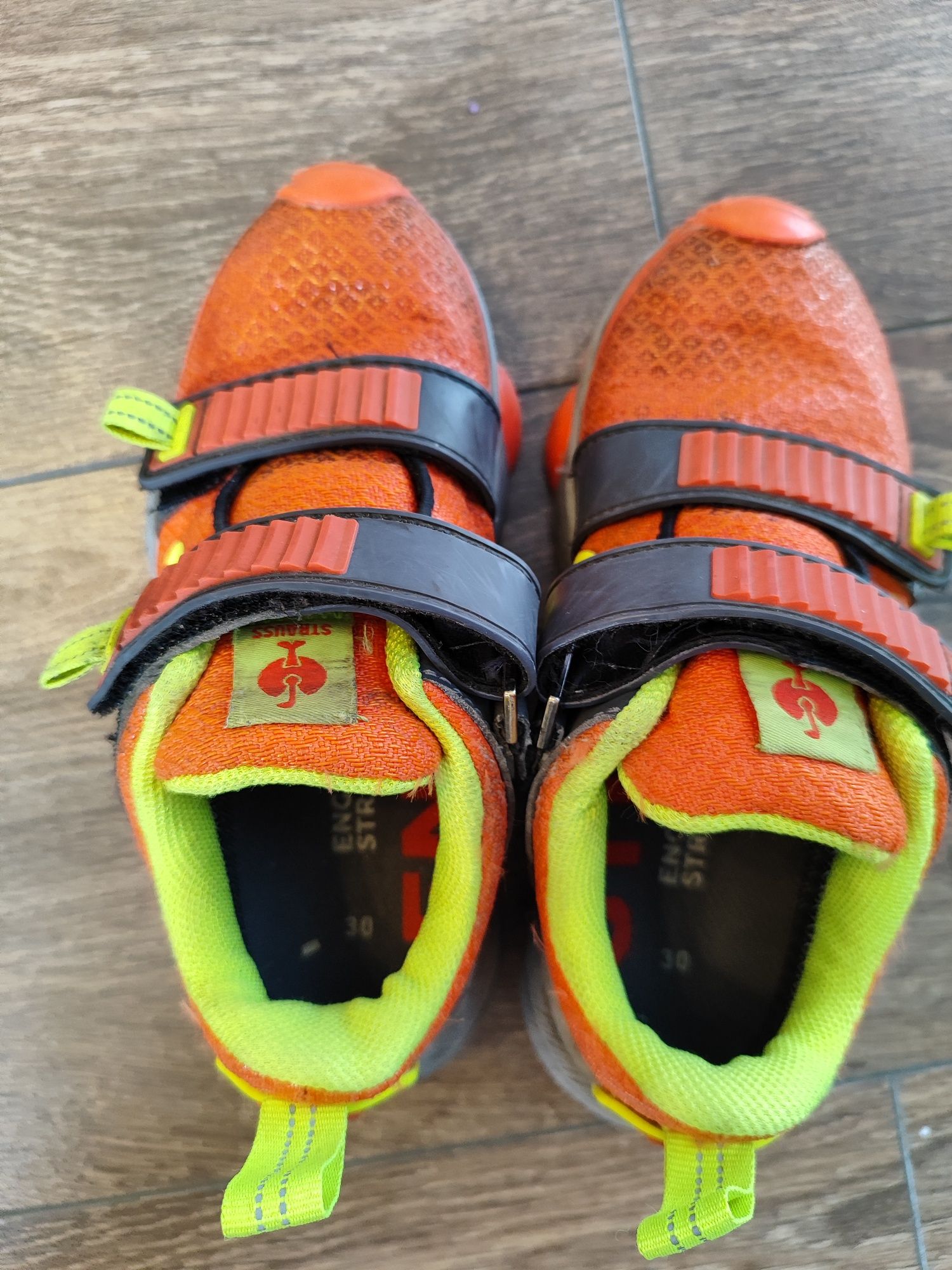 Buty dla chłopca rozm 30 firmy Strauss