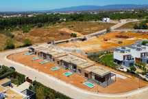 Moradia em banda com piscina em primeira fase de construção em Silves