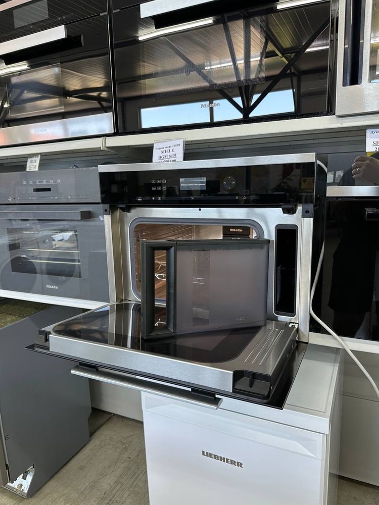 Вбудована комбі мікрохвильова піч Miele DGM 6401 СВЧ + пароварка