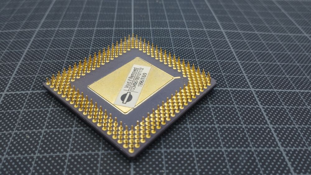 Процессор AMD-5K 1996г.